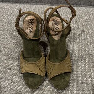 Diesse size 6 Olive Green Suede Wedges by